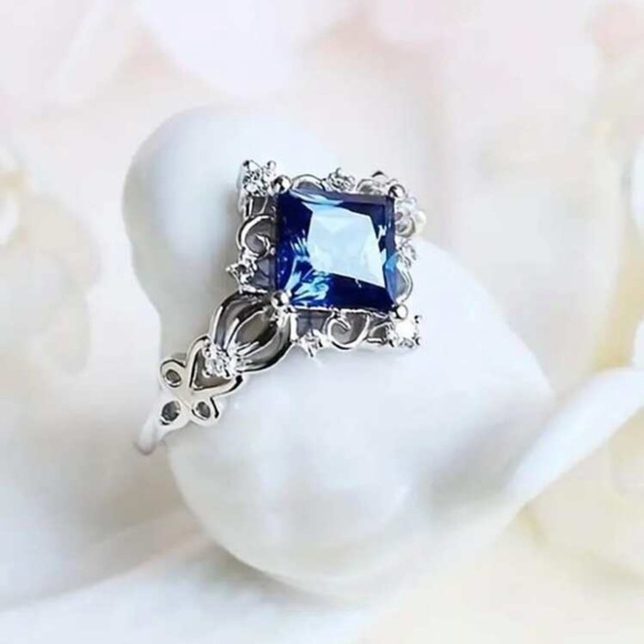 Blue Cubic Zirconium Fashion Ring Size 7 - Picture 2 of 4
